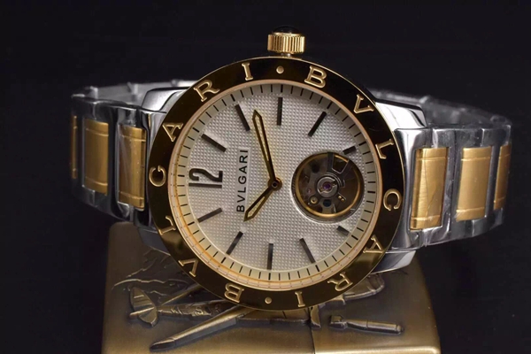 ブルガリ時計正面デザイン